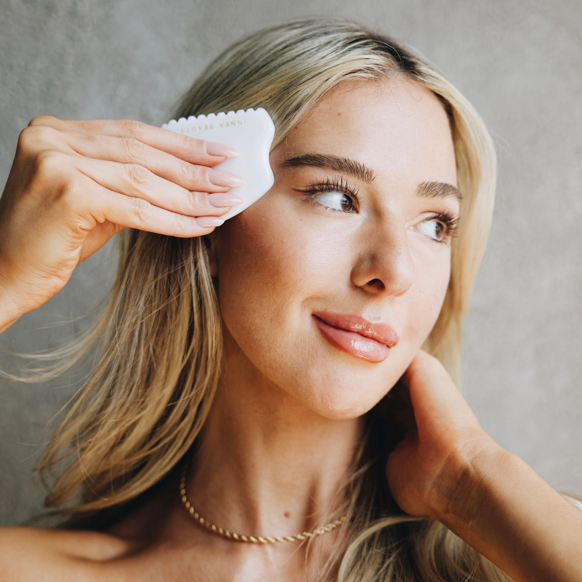 N°1 Squalane Oil & Four-Edge Gua Sha – White Jade
